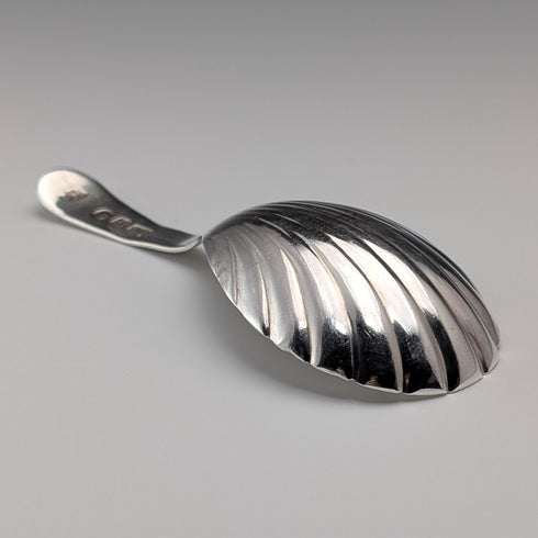 1800 British antique Georgian sterling silver tea caddy spoon